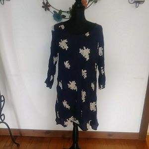 Beige by eci crinkle shift dress size Large